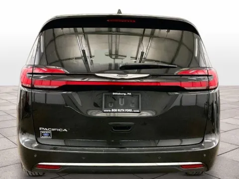 More photos of 2023 Chrysler Pacifica Touring L at Bob Ruth Ford Dillsburg, PA