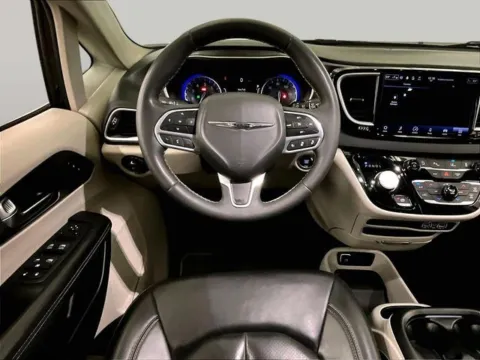 More photos of 2023 Chrysler Pacifica Touring L at Bob Ruth Ford Dillsburg, PA
