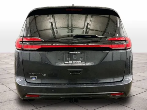 More photos of 2021 Chrysler Pacifica Touring at Bob Ruth Ford Dillsburg, PA
