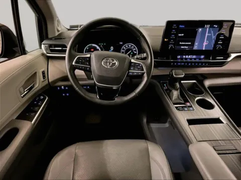 More photos of 2021 Toyota Sienna Limited at Bob Ruth Ford Dillsburg, PA