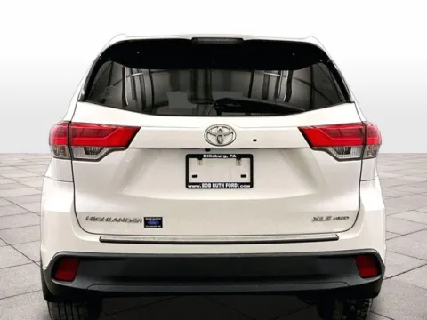 More photos of 2019 Toyota Highlander XLE at Bob Ruth Ford Dillsburg, PA
