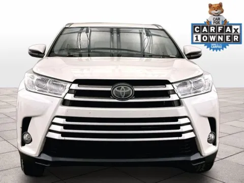 More photos of 2019 Toyota Highlander XLE at Bob Ruth Ford Dillsburg, PA