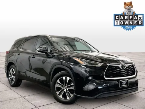 Photos of 2023 Toyota Highlander XLE for sale in Dillsburg, PA at Bob Ruth Ford Dillsburg
