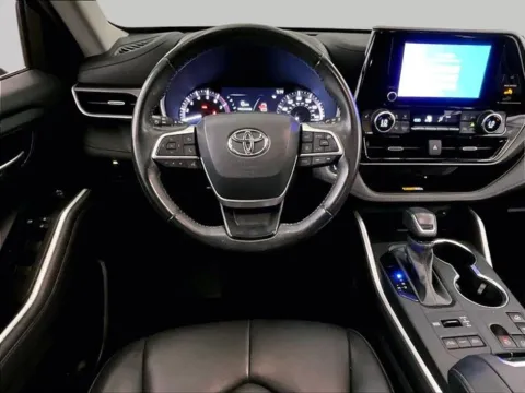 More photos of 2023 Toyota Highlander XLE at Bob Ruth Ford Dillsburg, PA