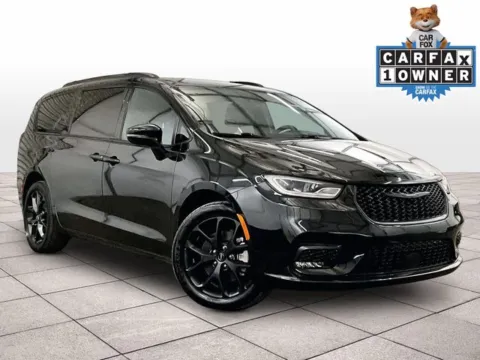 Photos of 2022 Chrysler Pacifica Touring L for sale in Dillsburg, PA at Bob Ruth Ford Dillsburg