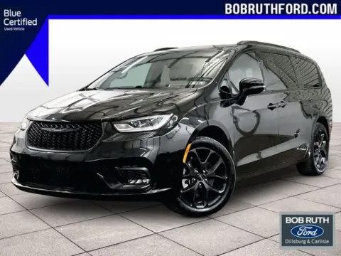 Black 2022 Chrysler Pacifica Touring L for sale in Dillsburg, PA