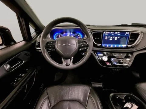 More photos of 2022 Chrysler Pacifica Touring L at Bob Ruth Ford Dillsburg, PA