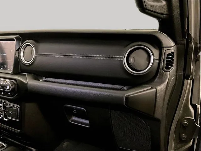 2022 Jeep Wrangler Unlimited Sahara 4XE - Photo 15