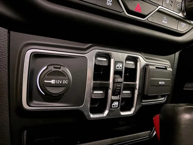2022 Jeep Wrangler Unlimited Sahara 4XE - Photo 31