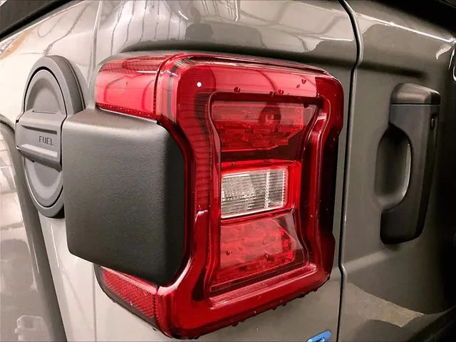 2022 Jeep Wrangler Unlimited Sahara 4XE - Photo 28