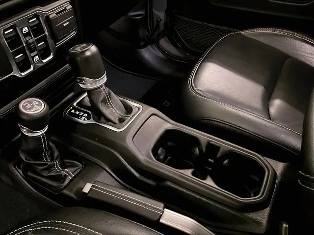 2022 Jeep Wrangler Unlimited Sahara 4XE - Photo 16