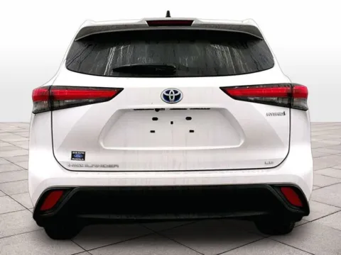 More photos of 2022 Toyota Highlander Hybrid LE at Bob Ruth Ford Dillsburg, PA