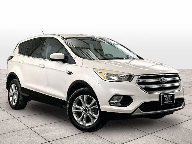 Used 2017 Ford Escape SE with VIN 1FMCU9G91HUD33589 for sale in Dillsburg, PA