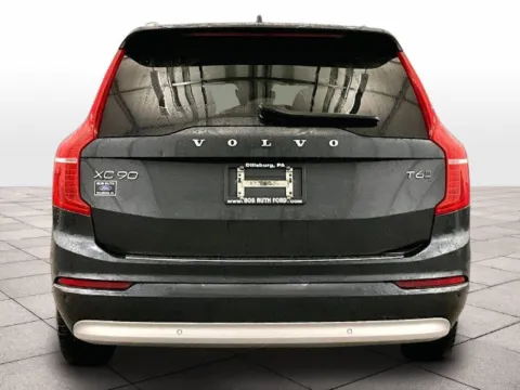 More photos of 2022 Volvo XC90 T6 Momentum at Bob Ruth Ford Dillsburg, PA