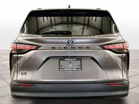 More photos of 2022 Toyota Sienna LE at Bob Ruth Ford Dillsburg, PA
