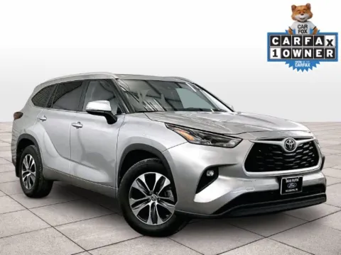 Photos of 2024 Toyota Highlander XLE for sale in Dillsburg, PA at Bob Ruth Ford Dillsburg