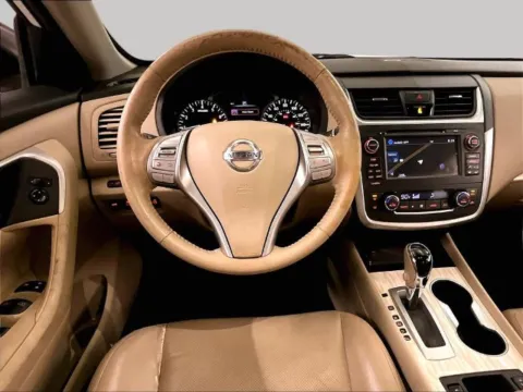More photos of 2016 Nissan Altima 2.5 SL at Bob Ruth Ford Dillsburg, PA