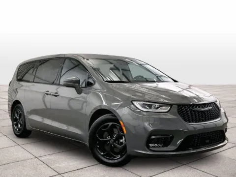 Photos of 2022 Chrysler Pacifica Hybrid Touring L for sale in Dillsburg, PA at Bob Ruth Ford Dillsburg