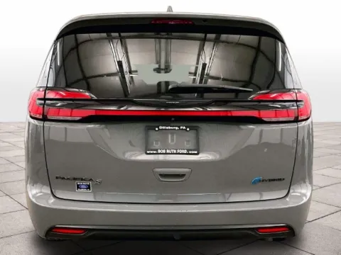 More photos of 2022 Chrysler Pacifica Hybrid Touring L at Bob Ruth Ford Dillsburg, PA
