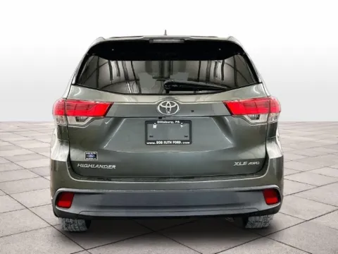 More photos of 2017 Toyota Highlander XLE at Bob Ruth Ford Dillsburg, PA