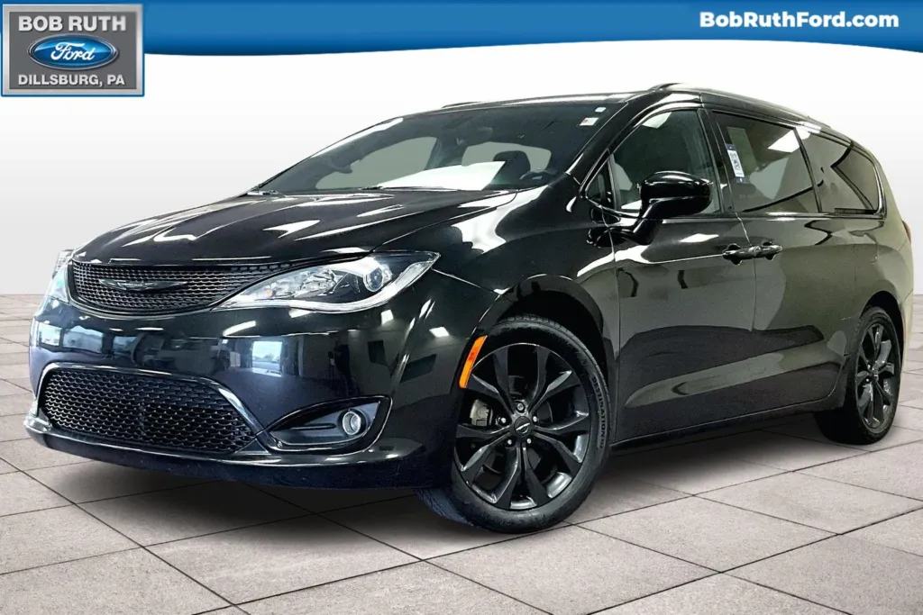 Used 2019 Chrysler Pacifica Touring Plus for sale in Dillsburg, PA - Main Image