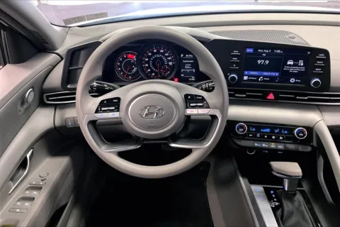 More photos of 2022 Hyundai Elantra SEL at Bob Ruth Ford Dillsburg, PA