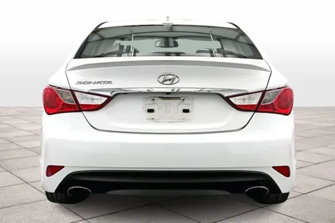 More photos of 2014 Hyundai Sonata SE at Bob Ruth Ford Dillsburg, PA