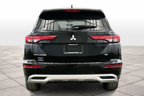 More photos of 2022 Mitsubishi Outlander SE at Bob Ruth Ford Dillsburg, PA