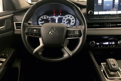 More photos of 2022 Mitsubishi Outlander SE at Bob Ruth Ford Dillsburg, PA