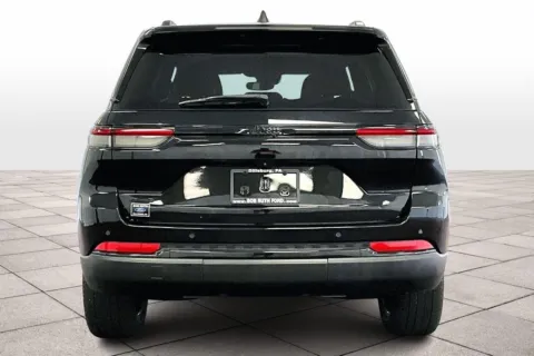 More photos of 2022 Jeep Grand Cherokee Altitude at Bob Ruth Ford Dillsburg, PA
