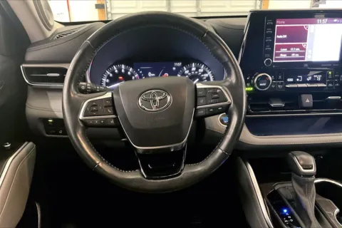 More photos of 2020 Toyota Highlander Limited at Bob Ruth Ford Dillsburg, PA