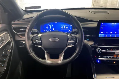 More photos of 2021 Ford Explorer Platinum at Bob Ruth Ford Dillsburg, PA