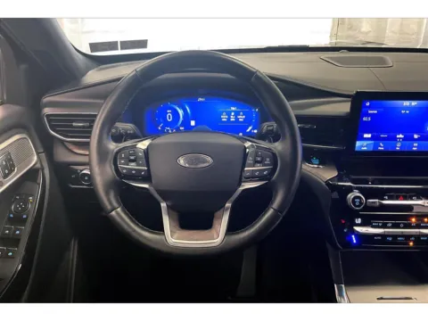 More photos of 2021 Ford Explorer Platinum at Bob Ruth Ford Dillsburg, PA