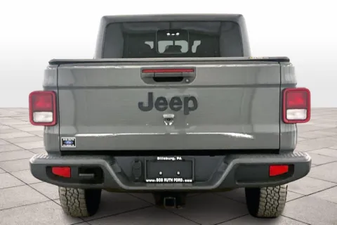 More photos of 2022 Jeep Gladiator Altitude at Bob Ruth Ford Dillsburg, PA