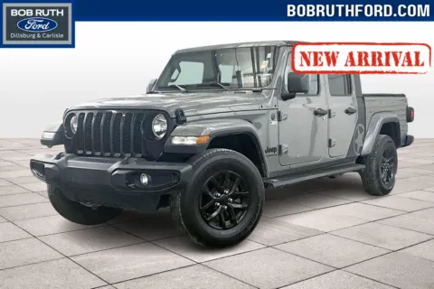 Gray 2022 Jeep Gladiator Altitude for sale in Dillsburg, PA