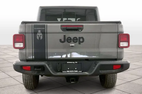 More photos of 2022 Jeep Gladiator Altitude at Bob Ruth Ford Dillsburg, PA