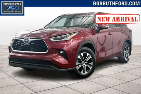 Red 2022 Toyota Highlander Hybrid XLE for sale in Dillsburg, PA