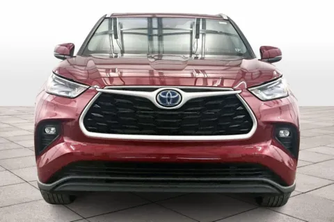 Another view of 2022 Toyota Highlander Hybrid XLE for sale in Dillsburg, PA at Bob Ruth Ford Dillsburg