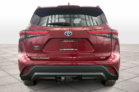 More photos of 2022 Toyota Highlander Hybrid XLE at Bob Ruth Ford Dillsburg, PA