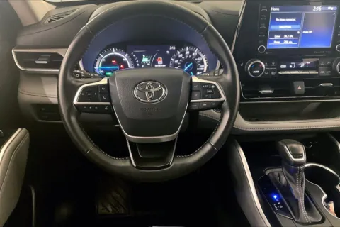 More photos of 2022 Toyota Highlander Hybrid XLE at Bob Ruth Ford Dillsburg, PA