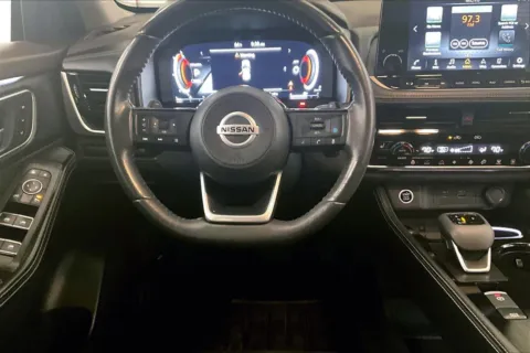 More photos of 2021 Nissan Rogue Platinum at Bob Ruth Ford Dillsburg, PA