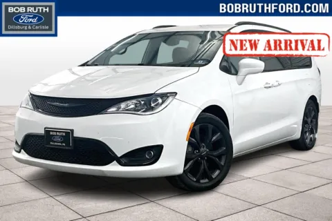White 2019 Chrysler Pacifica Touring L for sale in Dillsburg, PA