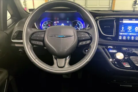 More photos of 2020 Chrysler Pacifica Hybrid Limited 35th Anniversary at Bob Ruth Ford Dillsburg, PA