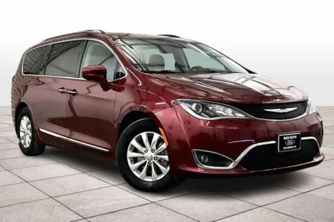 Photos of 2018 Chrysler Pacifica Touring L for sale in Dillsburg, PA at Bob Ruth Ford Dillsburg