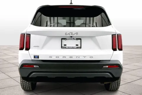 More photos of 2022 Kia Sorento LX at Bob Ruth Ford Dillsburg, PA