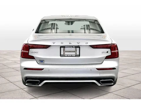 More photos of 2022 Volvo S60 Momentum at Bob Ruth Ford Dillsburg, PA