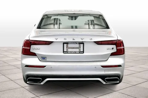 More photos of 2022 Volvo S60 Momentum at Bob Ruth Ford Dillsburg, PA