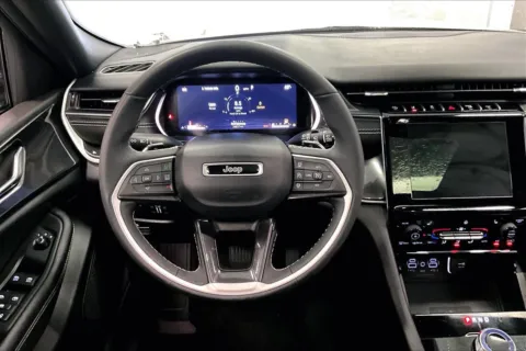 More photos of 2023 Jeep Grand Cherokee L Altitude at Bob Ruth Ford Dillsburg, PA