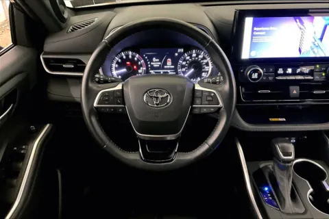 More photos of 2023 Toyota Highlander XSE at Bob Ruth Ford Dillsburg, PA
