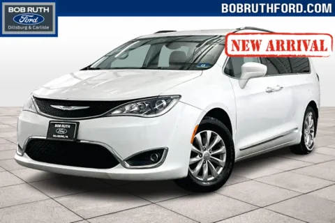 White 2018 Chrysler Pacifica Touring L Plus for sale in Dillsburg, PA